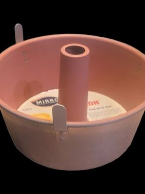 Vintage 1960s NWT Mirro Pink Angel Food / Tube Pan - Pink 10"